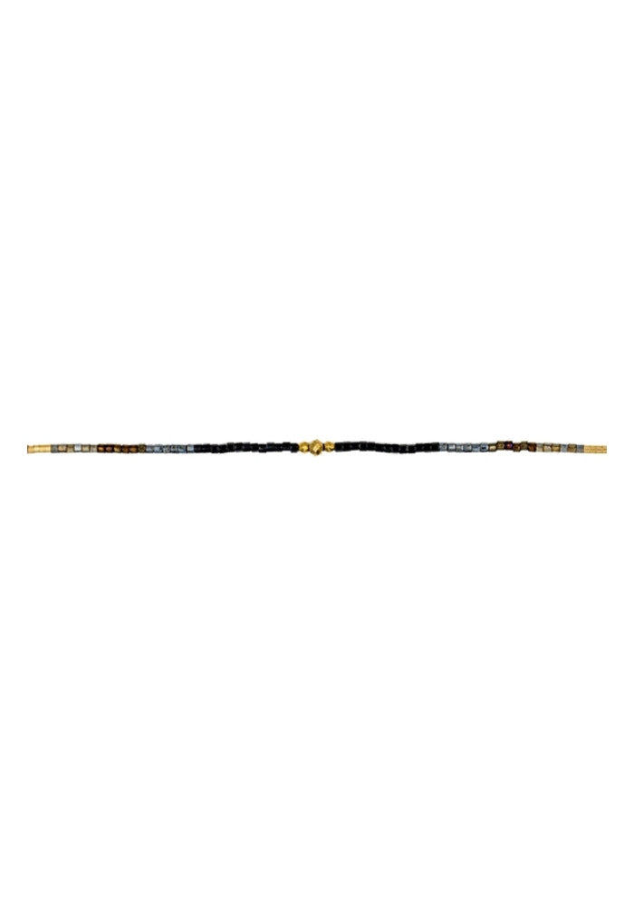Détail des perles Miyuki et de l'or laminé du sautoir Abby - Têtes Blondes