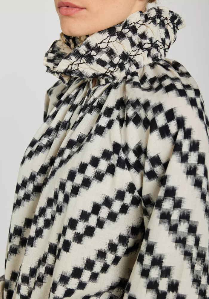Blouse Ikat Noire Et Blanche - V De Vinster
