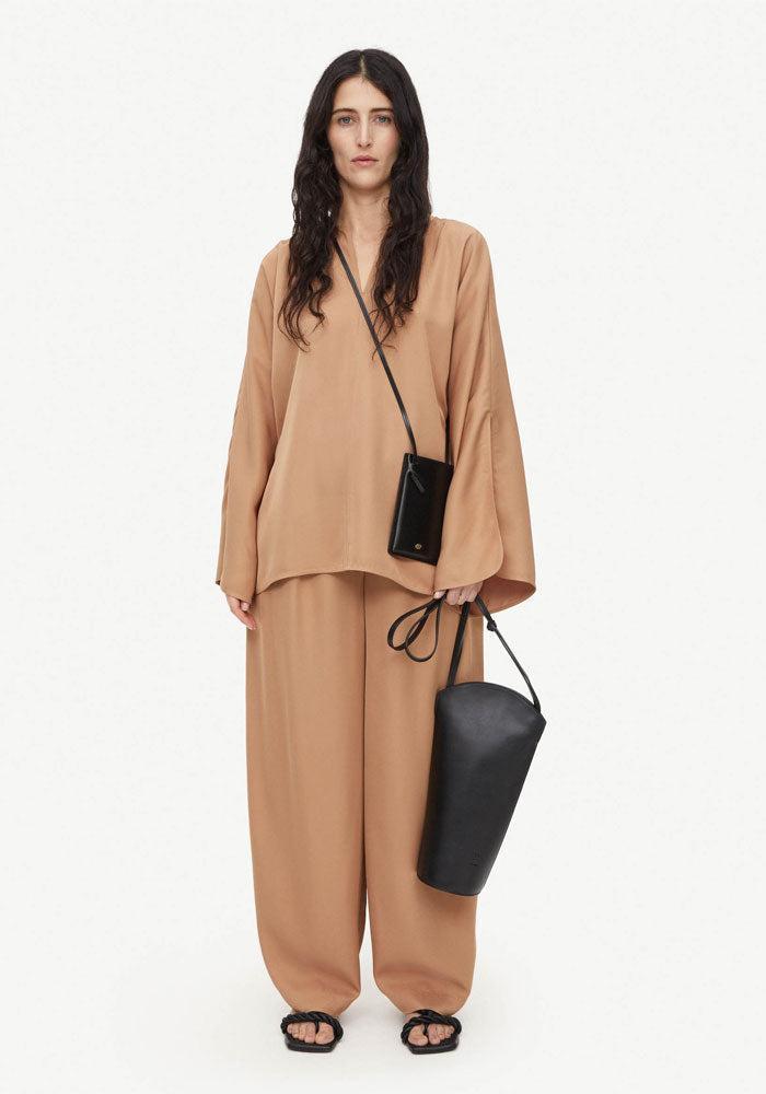 Blusa Calias en tabaco