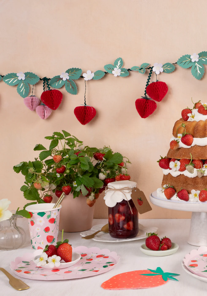 Set of 8 Strawberry Pattern Paper Plates