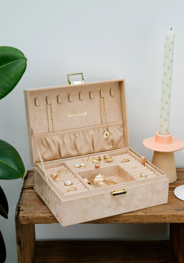Boite À Bijoux Louise En Velours Beige -Sélectionné par Blush