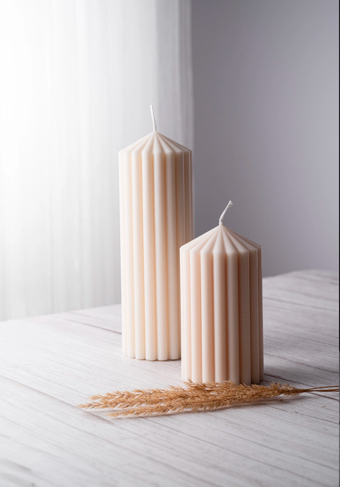 Bougie Pillier Striée Vanille Petit Modèle - Blush Sélection