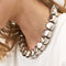 Collar pequeño de plata con forma orgánica