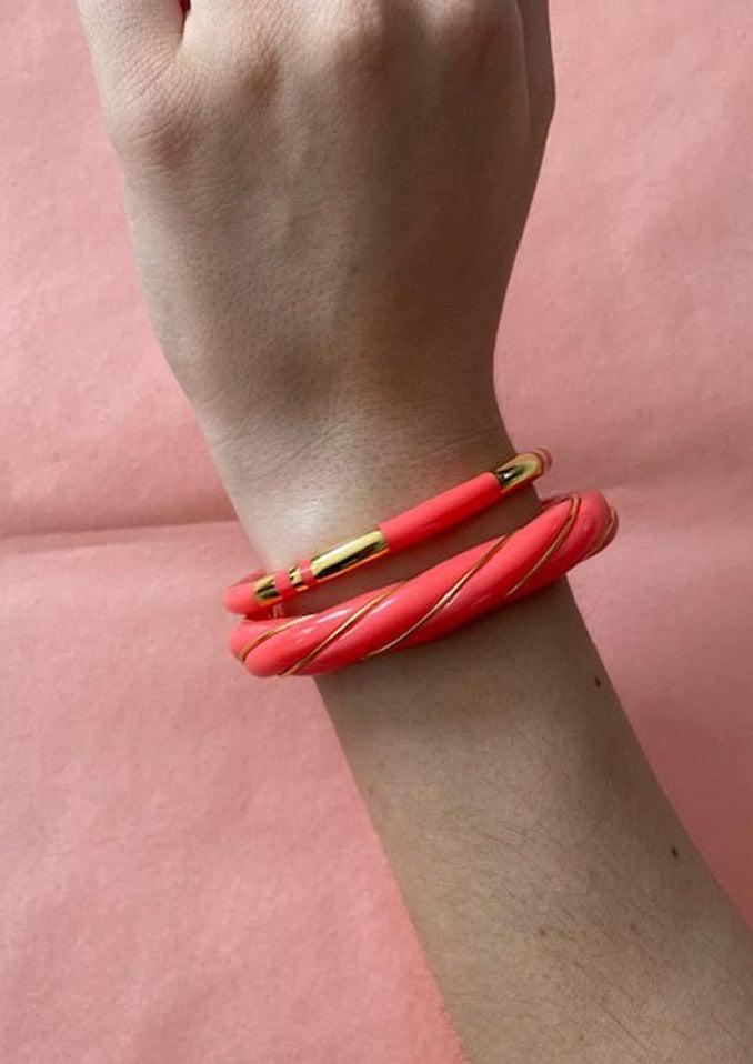 Jonc "Diana" Torsadé Corail Fluo - Collaboration Aurelie Bidermann X Blush