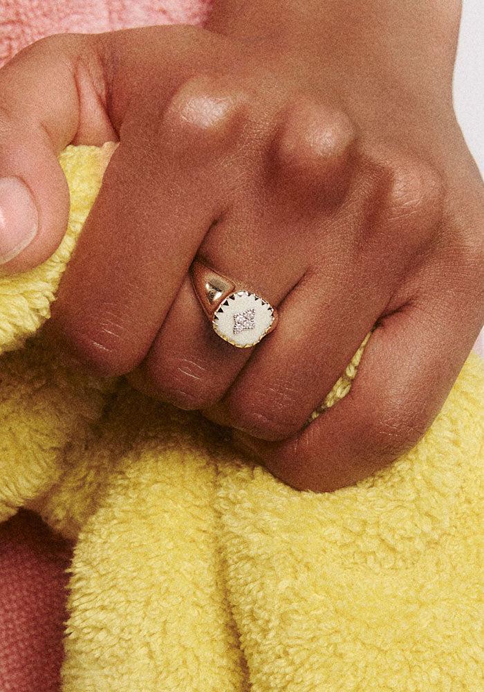 Bague Chevalière Pierrot Blanche - Pascale Monvoisin