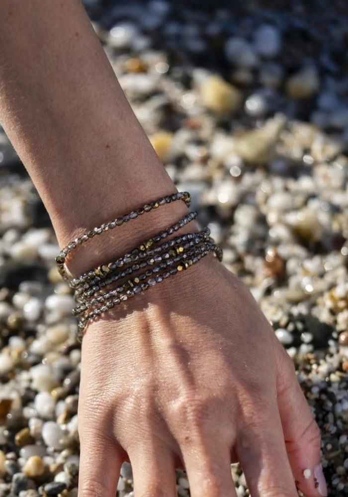 Bracelet Lizbeth Cristal porté au poignet - Têtes Blondes