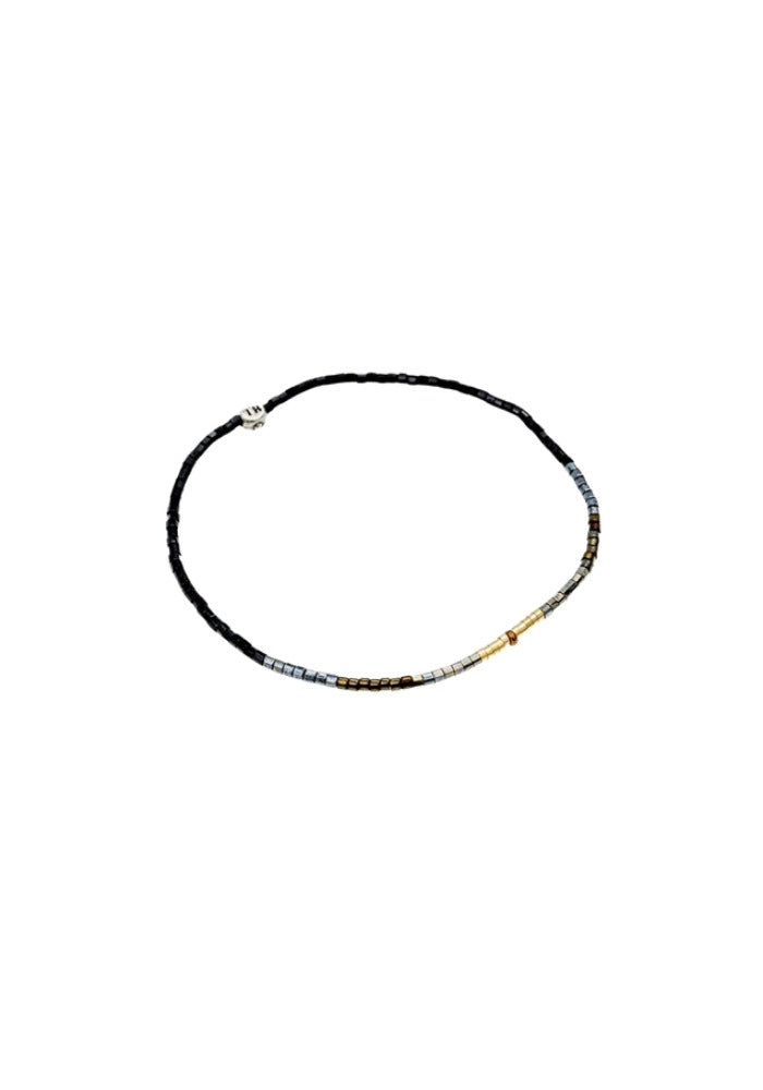 Détail des perles Miyuki et de l'or laminé du bracelet Abby 1 - Têtes Blondes
