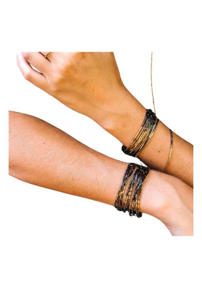 Bracelet 6 tours Abby Brun au poignet - Têtes Blondes