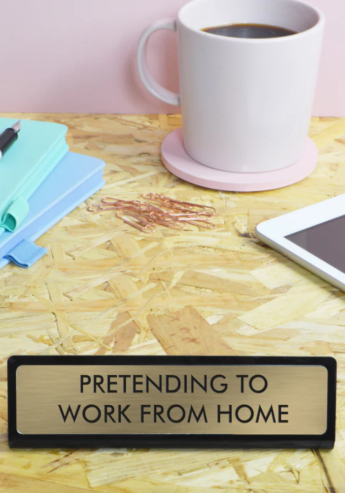 Plaque De Bureau Pretending To Work From Home - Sélectionné par Blush