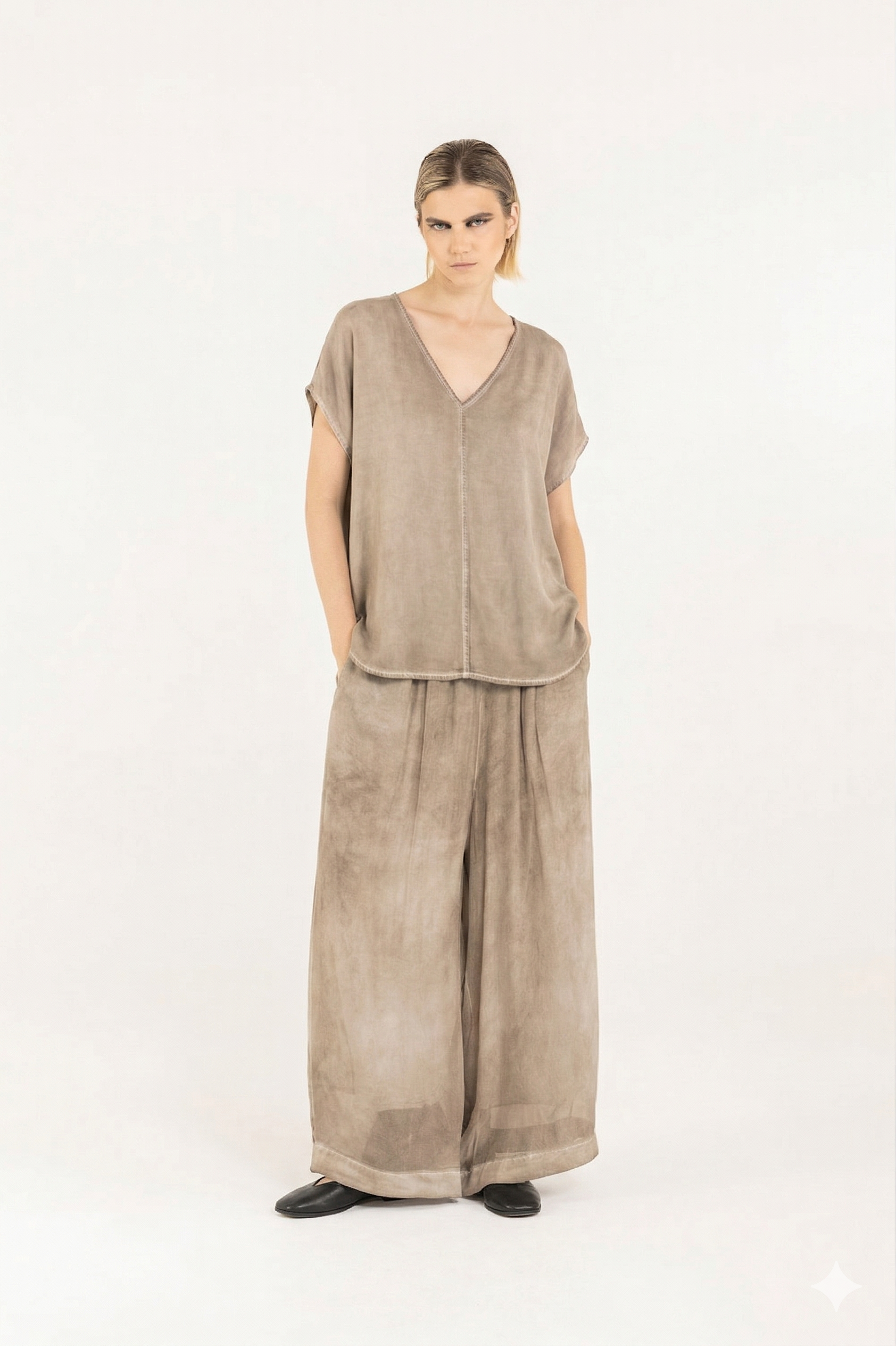 T-Shirt Manches Courtes Col V Sand Shell - Sélectionné par Blush