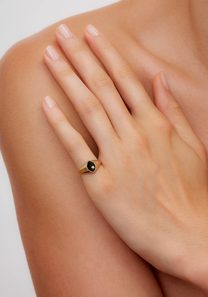 Bague Baby Chevalière Marquise Onyx - Yvonne Léon