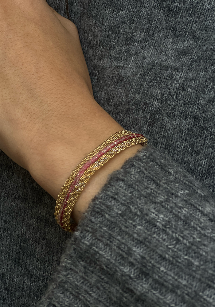 Bracelet chaîne fine plaqué or & Perles de résine rose