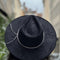 El sombrero antipolvo negro