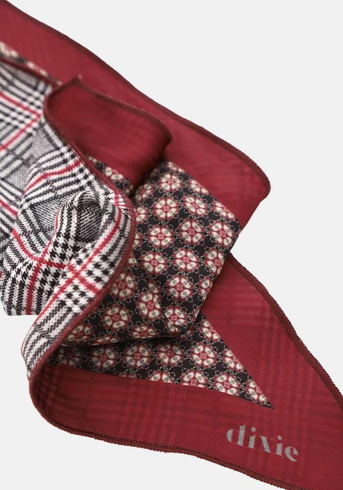 Foulard Triangulaire Fleurs Bordeaux Et Noir