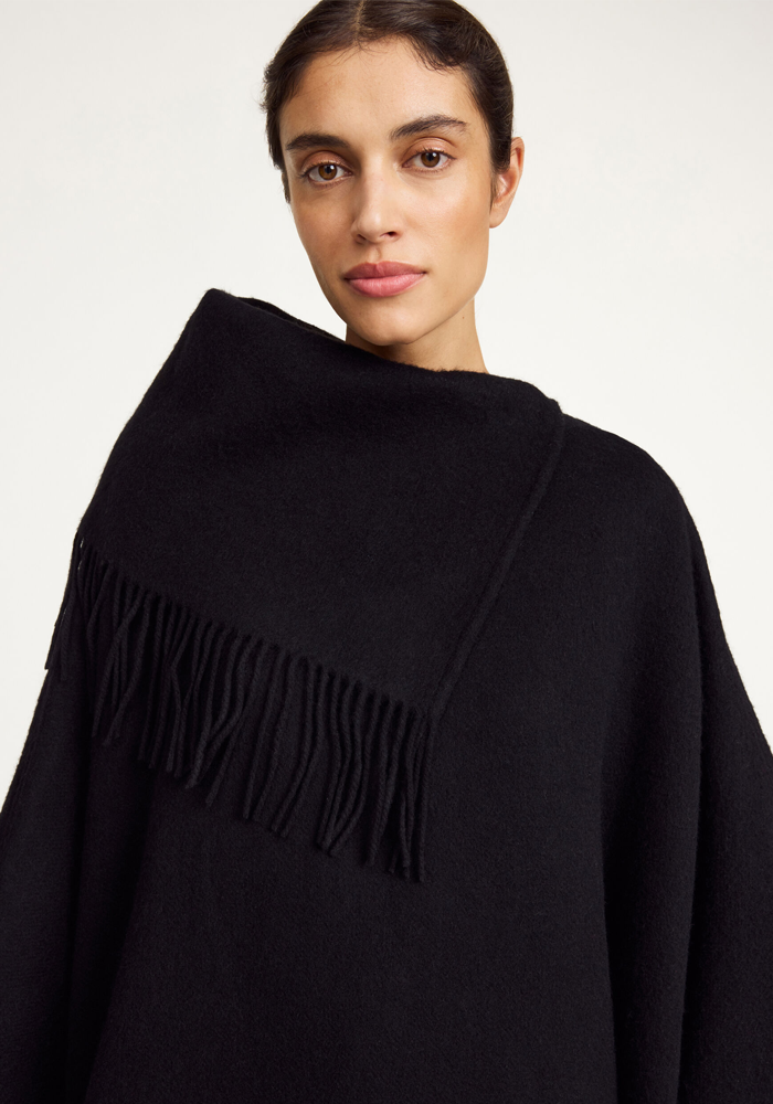 Poncho Turtlo Noir - By Malene Birger