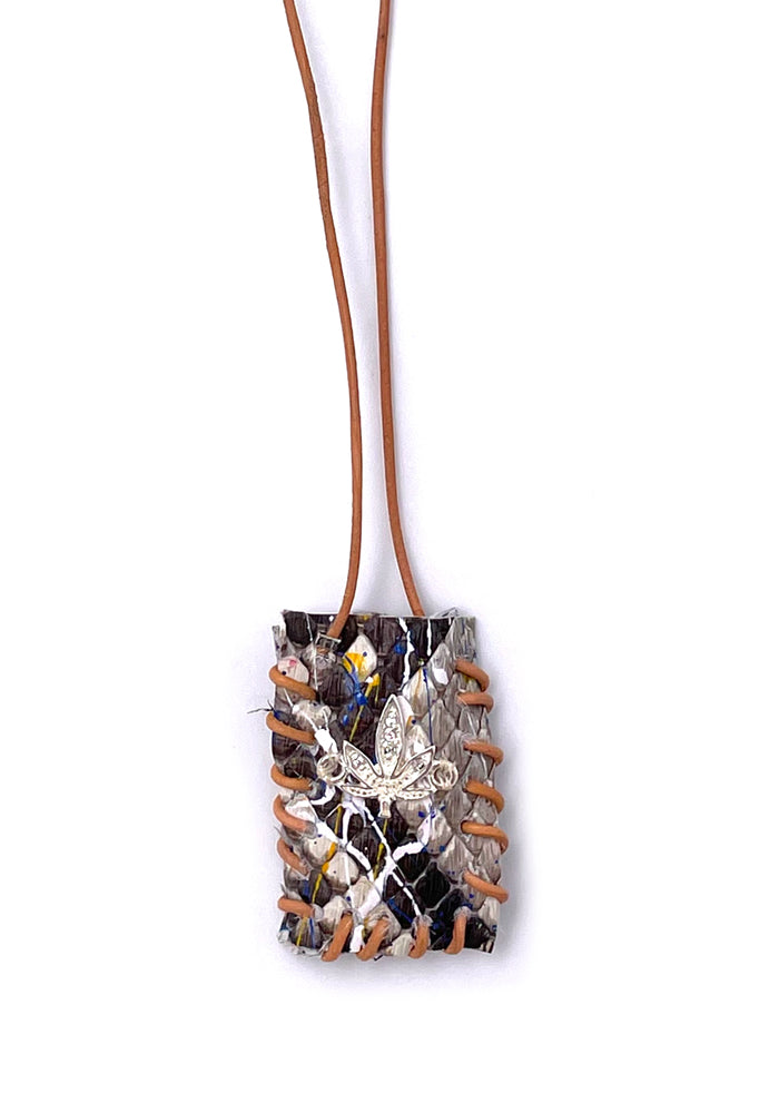 Arizona Long Necklace In Black And White Cannabis Leather
