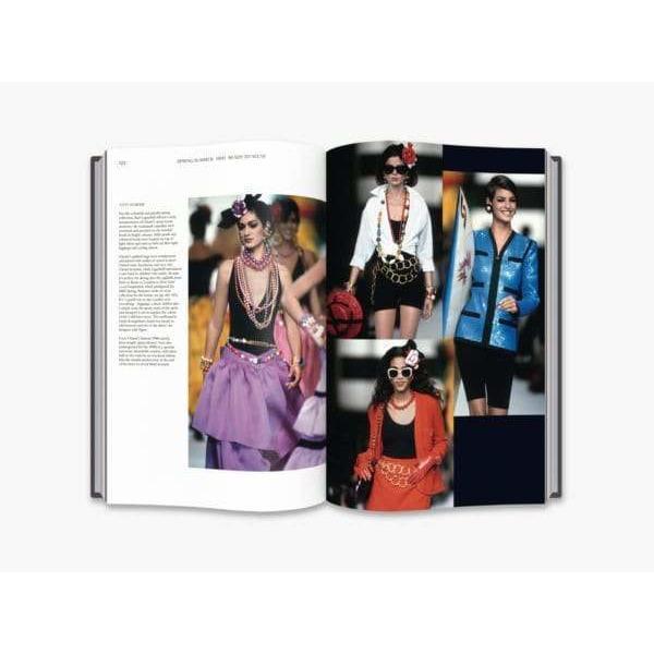  Livre "Chanel Catwalk"